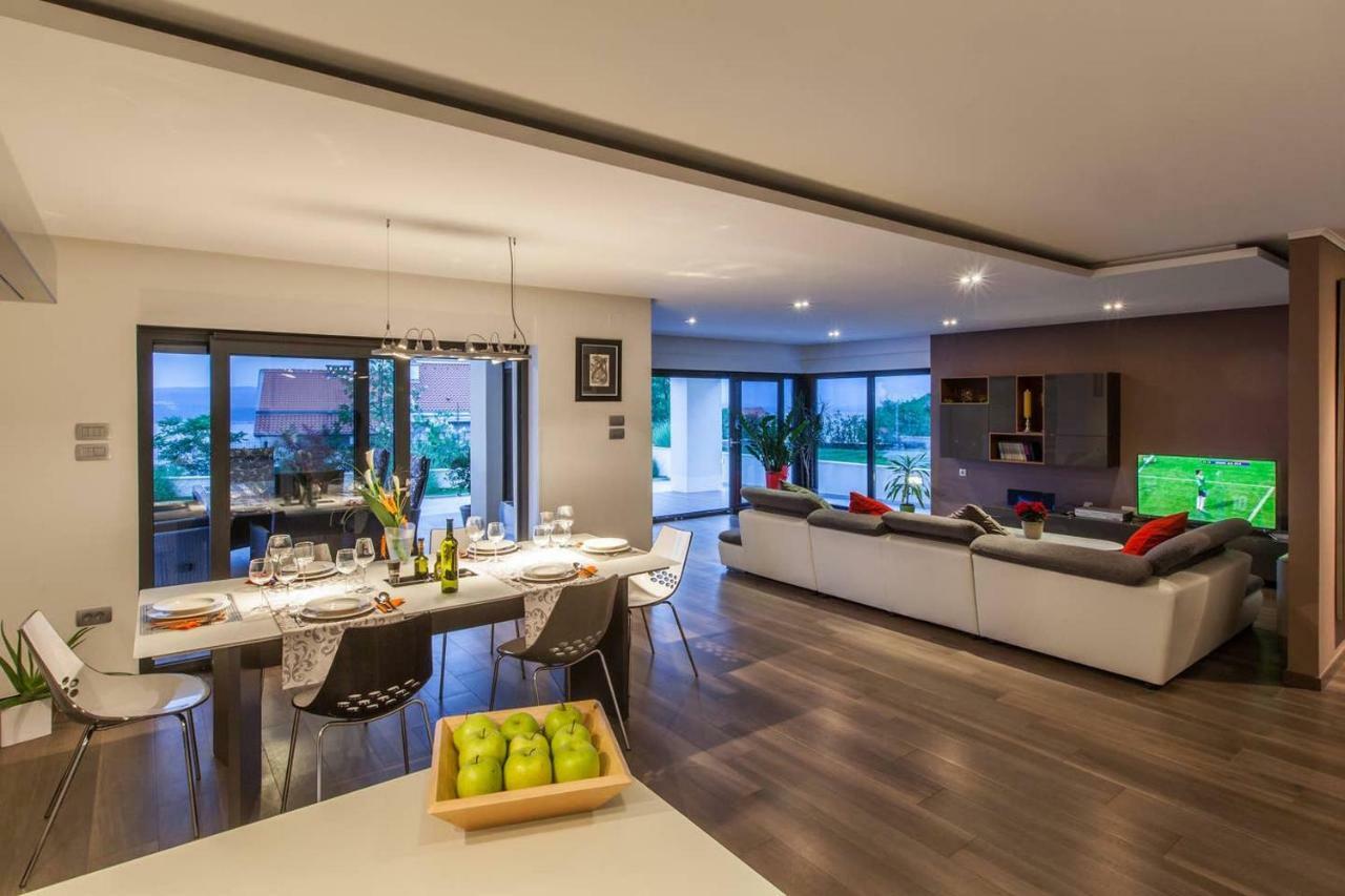 Villa Rina - Luxury Holiday Home Цриквениця Екстер'єр фото