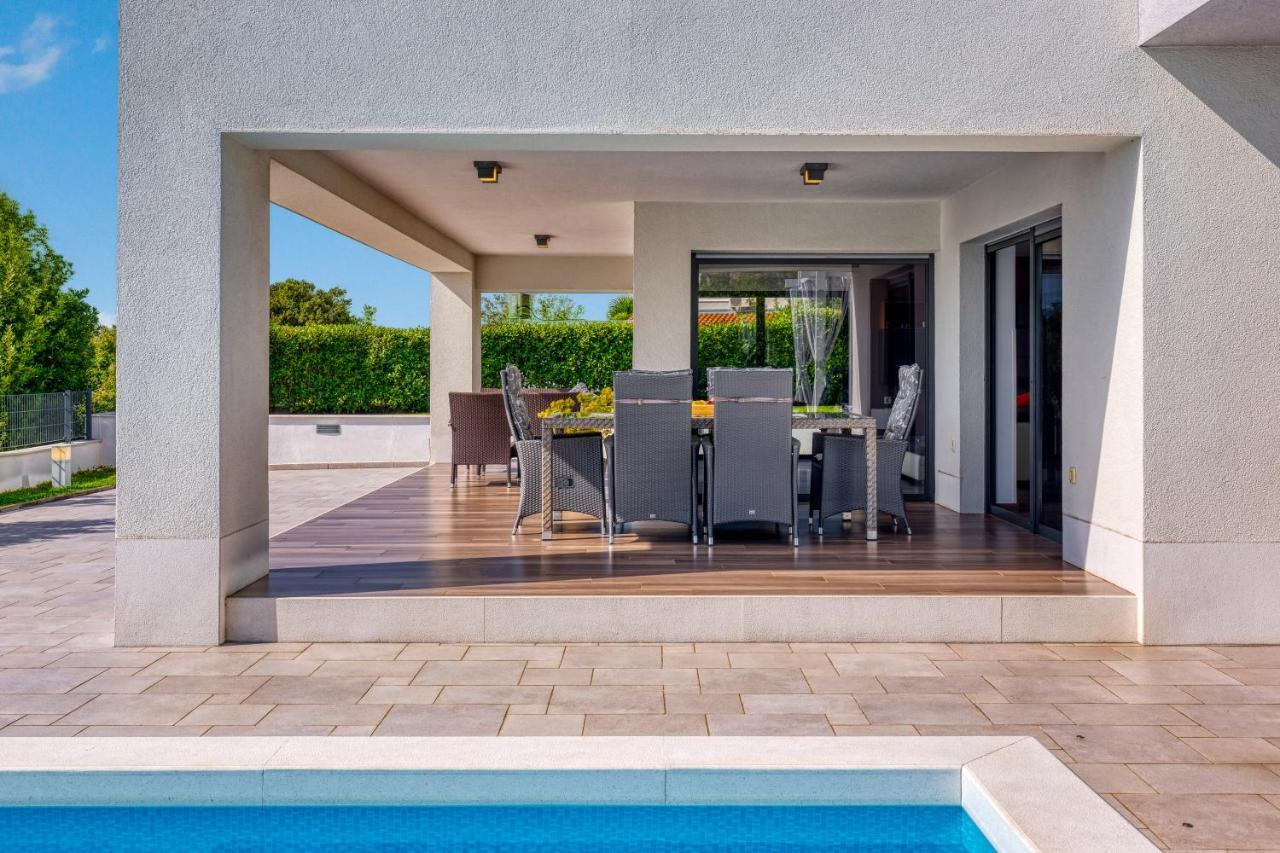 Villa Rina - Luxury Holiday Home Цриквениця Екстер'єр фото
